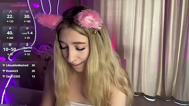 Creamberryy - water on my tshirt to see nipples