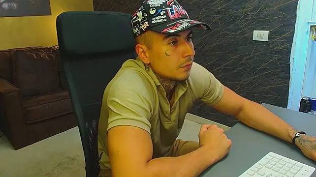RomeoBodhi's Live XXX Chat