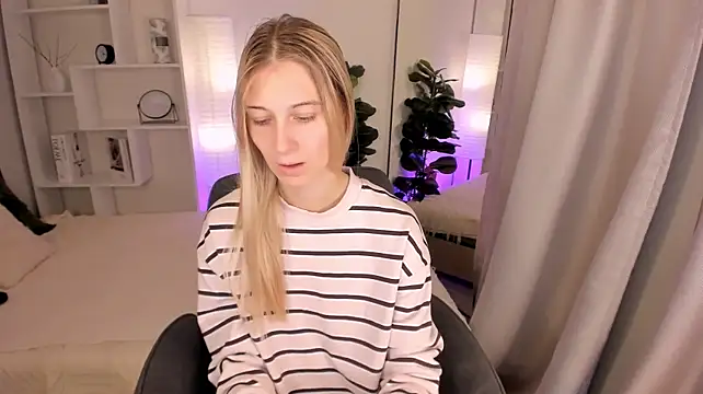 LauraPurr Chat XXX in diretta