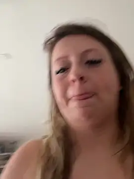Poppyshaw_ - Shake booty 😍