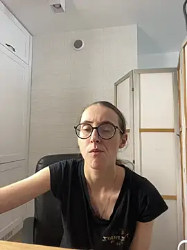 MartiniiSelenna - Sucking finger