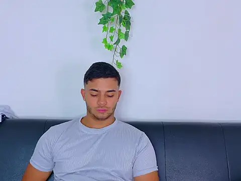 TylerWest_ – Naživo XXX chat