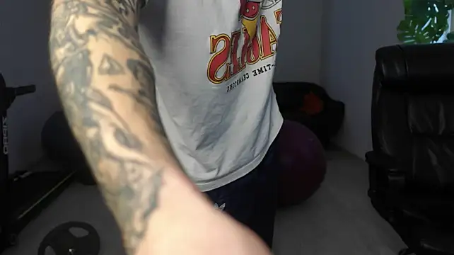 دردشة Igor_Wilde الجنسية المباشرة