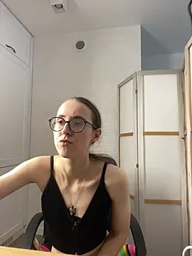 MartiniiSelenna - Sucking finger