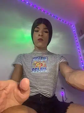Czat XXX na żywo – Amira_Ember