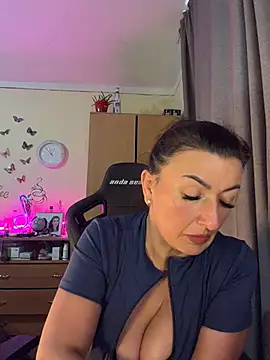 XXX chat uživo modela Hotangel75