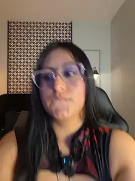 Amber_gold_ - show tits and squeeze nipples