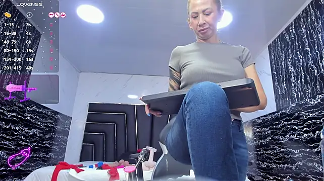 Ladyy_Scarlett - masturbación + squirt 😈💦
