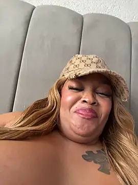 Iam-Sharifa live XXX chat