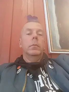 SHARPSkinhead: απευθείας συνομιλία ΧΧΧ