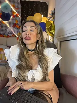 EvelinaGrey - MAKE ME DRINK BEER WHILE I MASTURBATE🍻