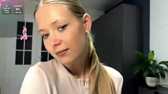 ZaidaSchwarten - underboobies