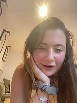 แชท XXX สดของ Brunette_Milf_MayaX