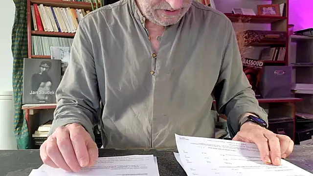 צ'אט XXX בשידור חי של yvanbonar