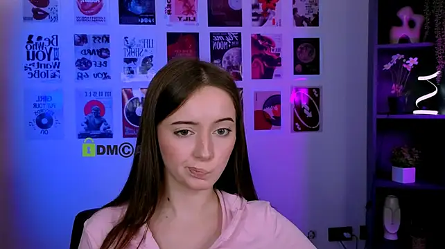chloe_ley Adlı Modelin Canlı XXX Sohbeti