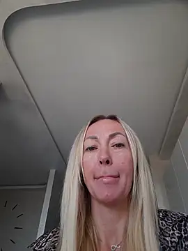 XXX chat uživo modela Nolly_moniika__