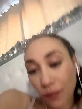 AliceMunro Chat XXX in diretta