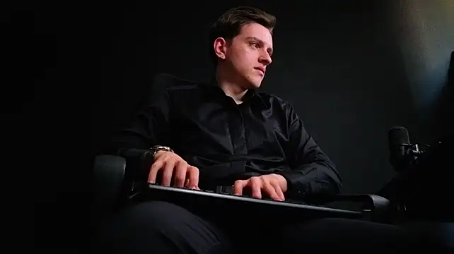 FelixStarkk XXX чат на живо