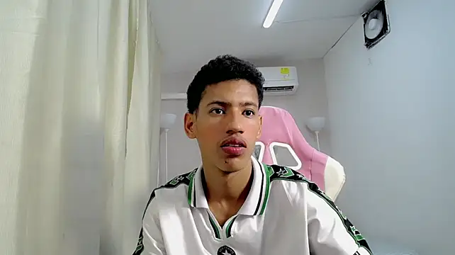athlete_reese's Live XXX Chat