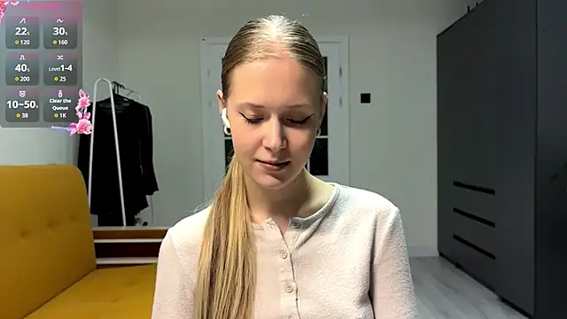 ZaidaSchwarten - underboobies