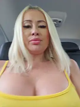 Živý XXX chat MILFBARBY