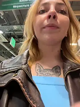 Sunny___Bunny - Fingering pussy in public