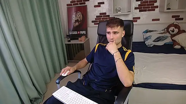 KyloEast live XXX chat