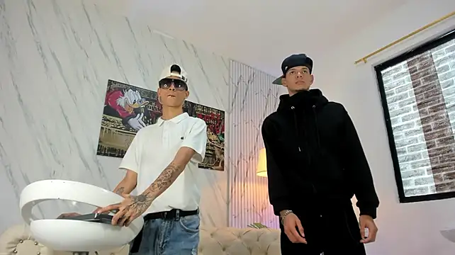 Chatroom XXX en direct de COOL_BOYS2