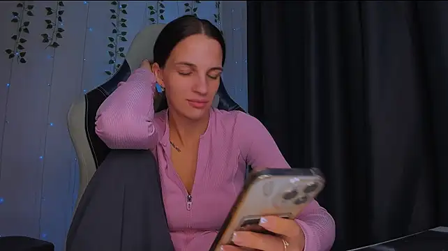 KarlaSimのライブXXXチャット