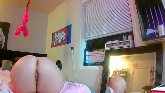 צ'אט XXX בשידור חי של BacksideBrunette