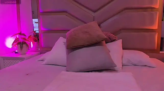 EmilyCruz- - GODESS .. CLIT PLAY😏😏