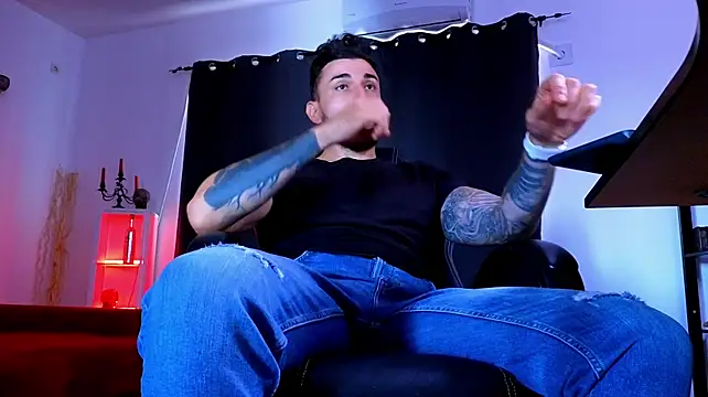MightyAaron66 XXX чат на живо