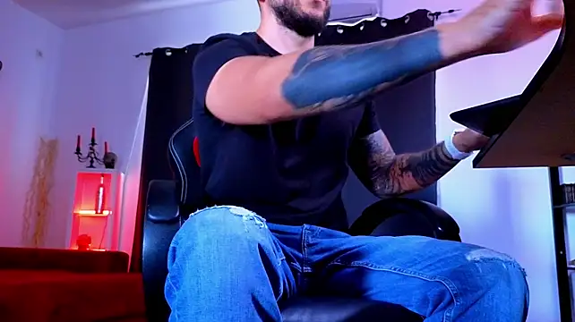 Czat XXX na żywo – MightyAaron66