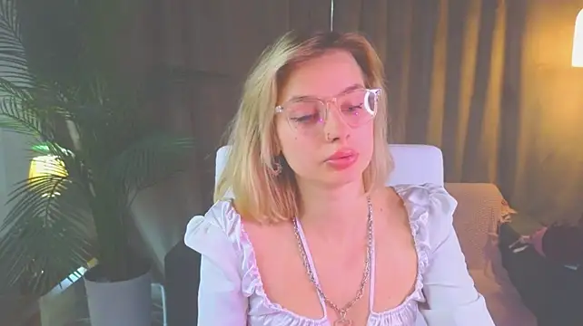 Chat XXX ao vivo de NoraMoreau