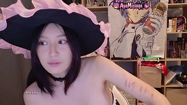Qelvrix - dildo in pussy