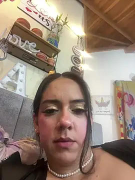 Alexia_Queen Adlı Modelin Canlı XXX Sohbeti