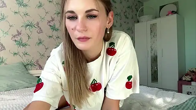 LianaLuecke - show tongue