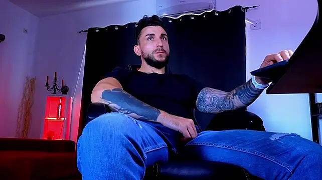 MightyAaron66's Live XXX Chat