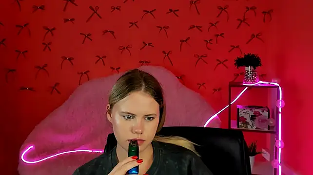 LanaWey Adlı Modelin Canlı XXX Sohbeti