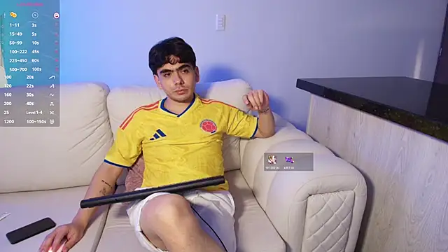 jey_salvatore Show in webcam