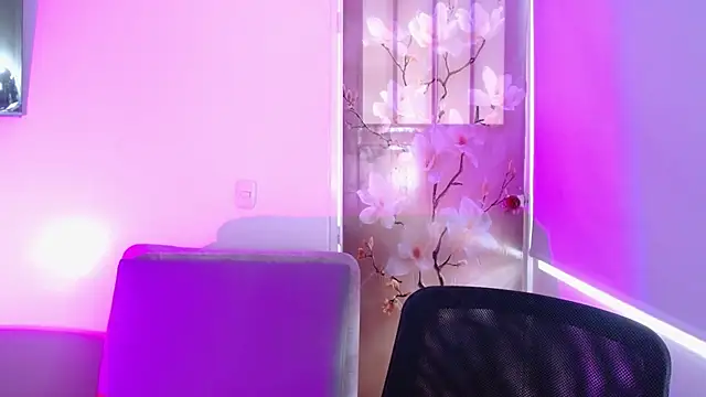 milfrousse 现场XXX聊天