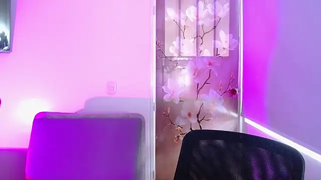 milfrousse's Live XXX Chat