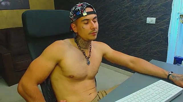 RomeoBodhi Live XXX-chat