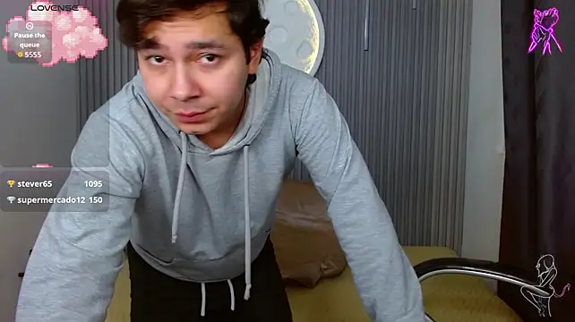Онлайн чат XXX Julian_Smith21