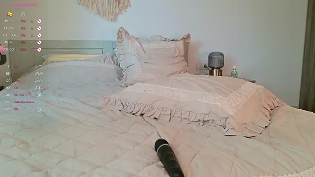 LIl_Sandra - remove my panty and play with pussy