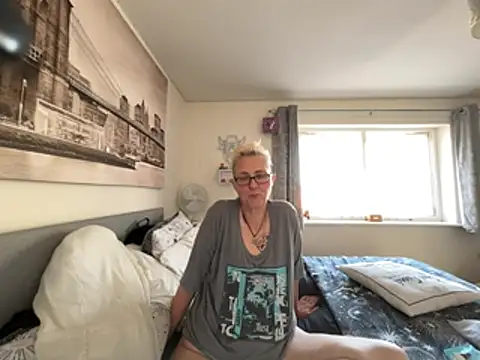 Curvy-Jinx Live XXX Chat