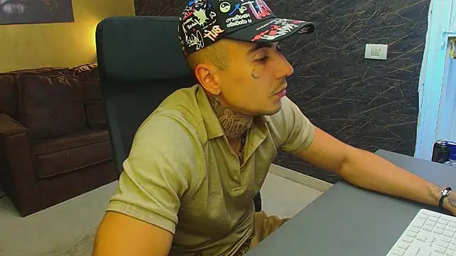 RomeoBodhi Chat XXX in diretta