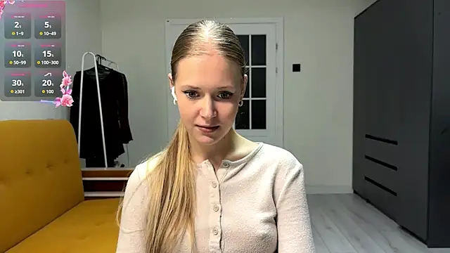 ZaidaSchwarten - Doggy on the bed