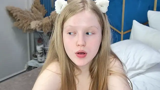 LilianHowards - wear heels and do striptease