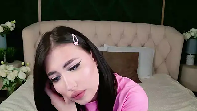 EmmaLawrens Adlı Modelin Canlı XXX Sohbeti